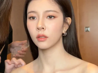 窝趣,,CC这么不上镜的吗?