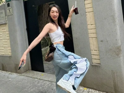 宋茜真是咖啡不离手,腹肌好迷人😍