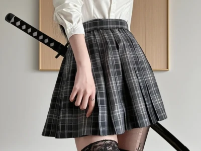 带剑的JK制服小姐姐!