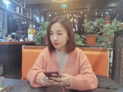 35岁了,还觉得自己是个漂亮的小姐姐。