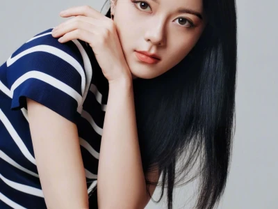 赵今麦灰色小腿袜