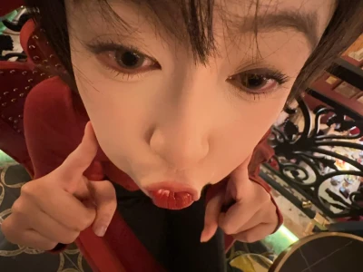 来美女们都跟我嘴一个