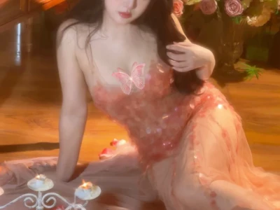 微胖女生勇闯轻私房写真