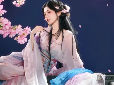 见过花开就好 何必在乎花属于谁🌸樱花汉服