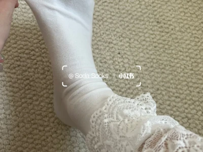 好纠结啊~秋冬是穿小腿袜还是过膝袜好呢