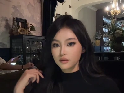 女孩子总在年轻的时候追寻女人味