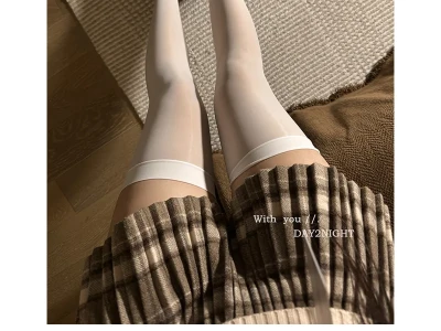 ✨暗金油光丝袜太绝了！韩系感拉满