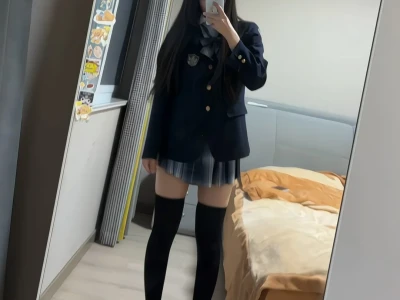 今天穿过膝袜！