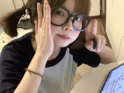 𝙒𝙚𝘾𝙝𝙖𝙩 / 女头🌤️
