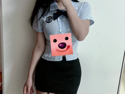 左滑帮我上身!制服辣妹在线营业~