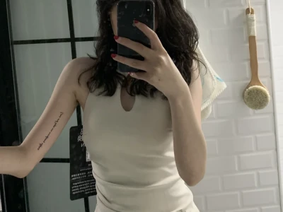 一条善良的女神裙（忽略我的丑指甲