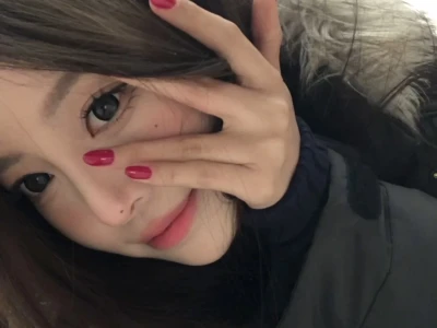 小性感女人味美甲 肯定选红色( ̀⌄ ́)