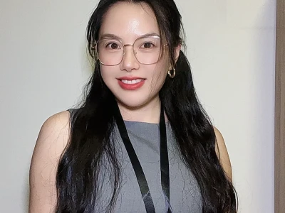 反差感很强的魅力女人