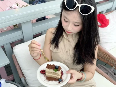 大家都来看,就这个女的,真