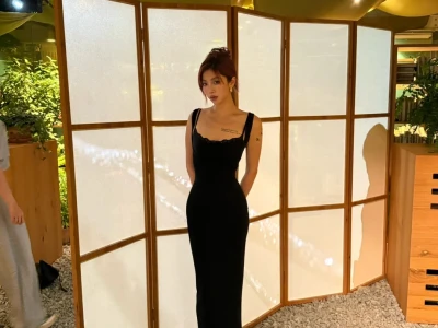 七夕小黑裙💕就是这慵懒又迷人的女人味