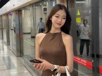 坐地铁也要拍照