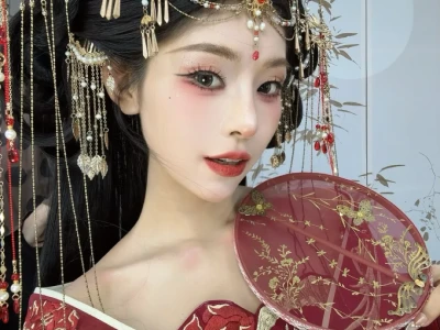 “听闻,帝姬还在守着孤城…”