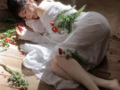 红花纯欲天花板‼️像坠入一场无意识的梦里
