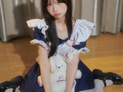 女仆装 搭配小腿袜好看 还是过膝袜出片