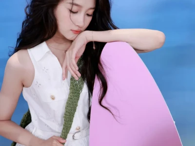 关晓彤夏日清凉写真,白裙好甜美❤️