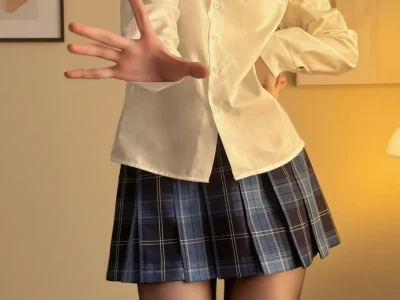右滑看18女大穿搭、,!