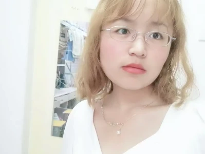 女生找一个女朋友