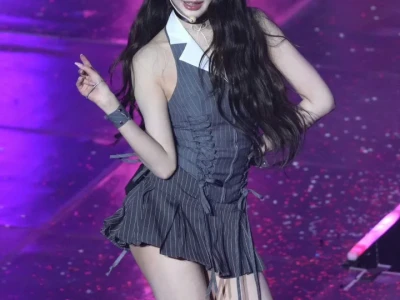 生图即精修？张元英过膝袜藏不住的少女感!