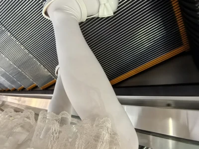 有谁和我一感觉脚腕处袜子的褶皱好萌哈哈哈