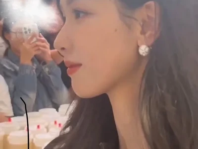 漂亮美女怼脸上