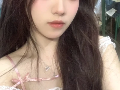 被窝拍照真的太可爱啦！