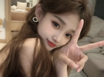 美女有两个特征: