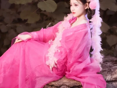 娇贵漂亮又野心勃勃的狐狸