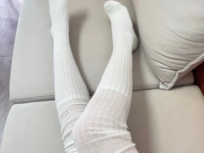 奶白色的过膝袜太好看了! 孕妈妈也能穿的！