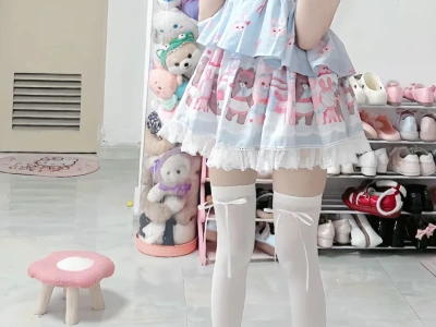 搭配女儿服的绑带过膝袜来咯~