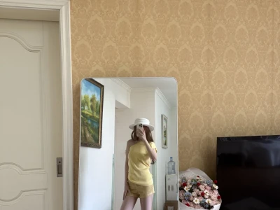 巨巨巨显白的明艳美女套装