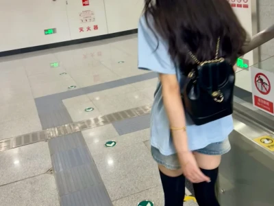 随手拍!过膝袜这样穿也太好看了吧😭
