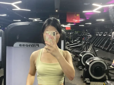 希望每个健身女生都不要忘记练胸