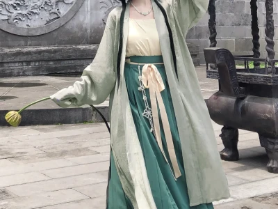 好喜欢我的绿色窄袖长衫～