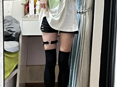 腿不直的好适合穿过膝袜