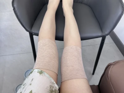 第一次穿护膝的丝袜……被它彻底的征服了