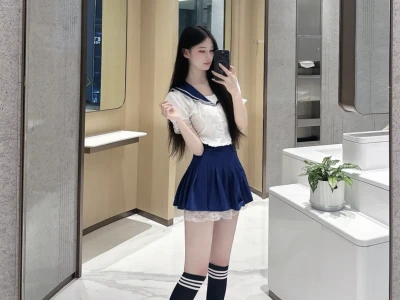 今日份ootd~水手服搭配长筒袜