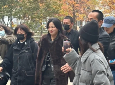 天呐!辛芷蕾现实中也太吓人了。。