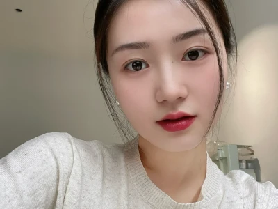 请问你是怎么做到笑和不笑都好看的!