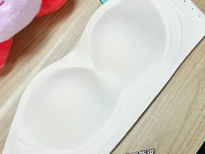 上班电梯里看到的...要不要提醒她一声啊