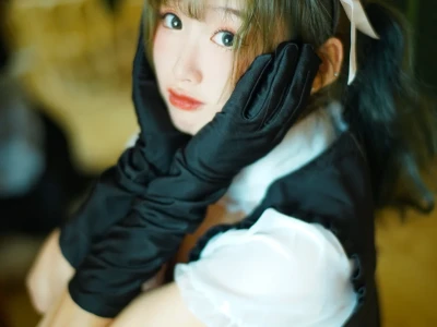 女仆少女