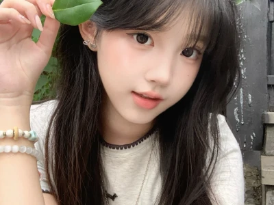 存9张i人小幅度拍照姿势 ✶🍏‧₊˚💭⸝⸝꙳ 🌿 ✧*