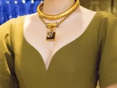 娇艳如花,美丽大方的古力娜扎