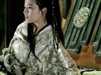 她长得就很权谋女帝
