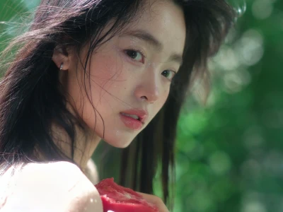 汗水浸湿的夏 炽热无声