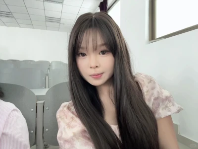 就是喜欢化浓妆去上课啦